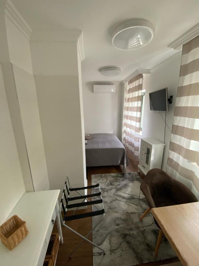 Ejjeli Bagoly Etterem Es Panzio Bed & Breakfast Budapest Bagian luar foto